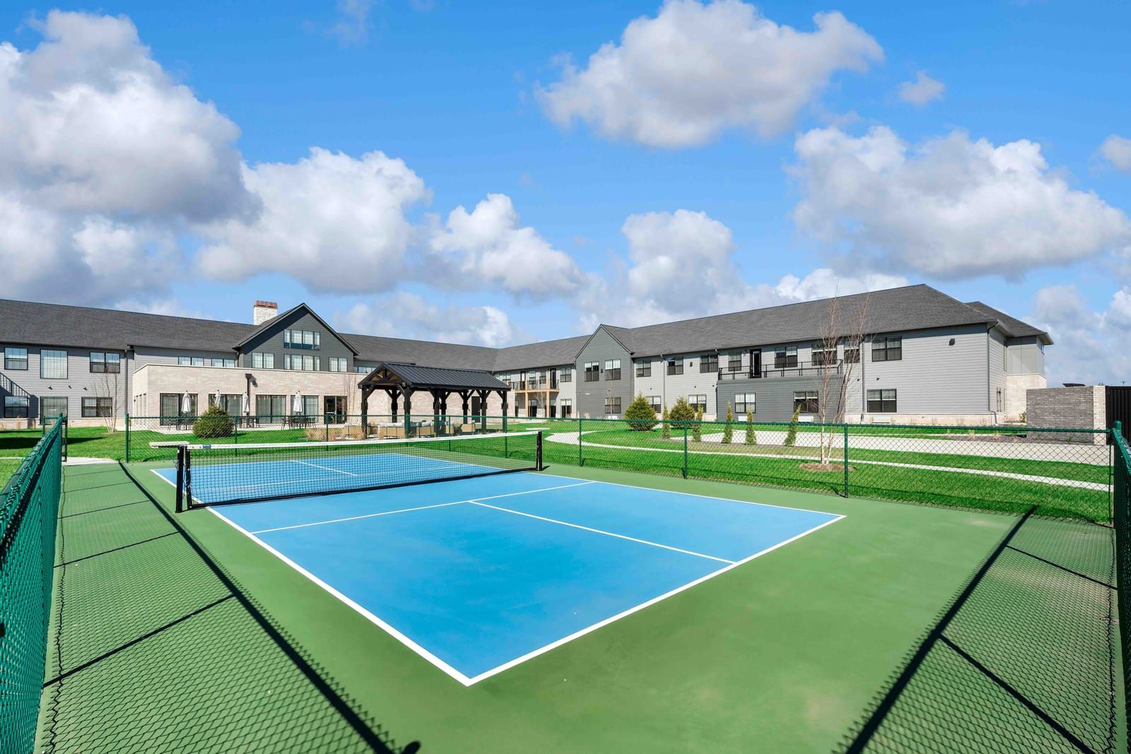 Pickleball court and pergola at Cedarhurst of Wentzville